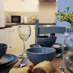 Sunflower - A Charming Family Semesterbostad